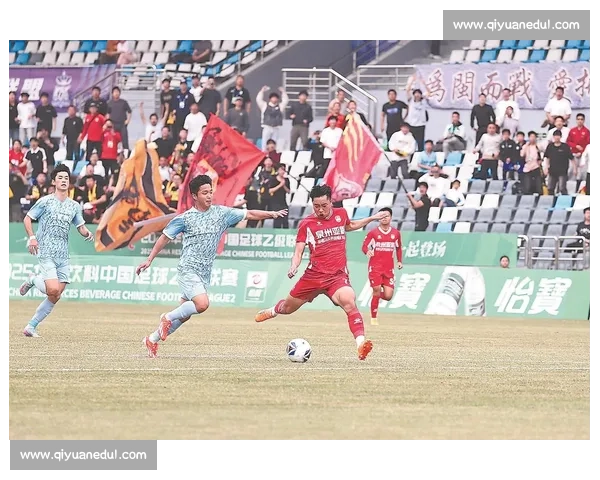 足球记者深度揭秘赛场风云背后的故事与幕后真相